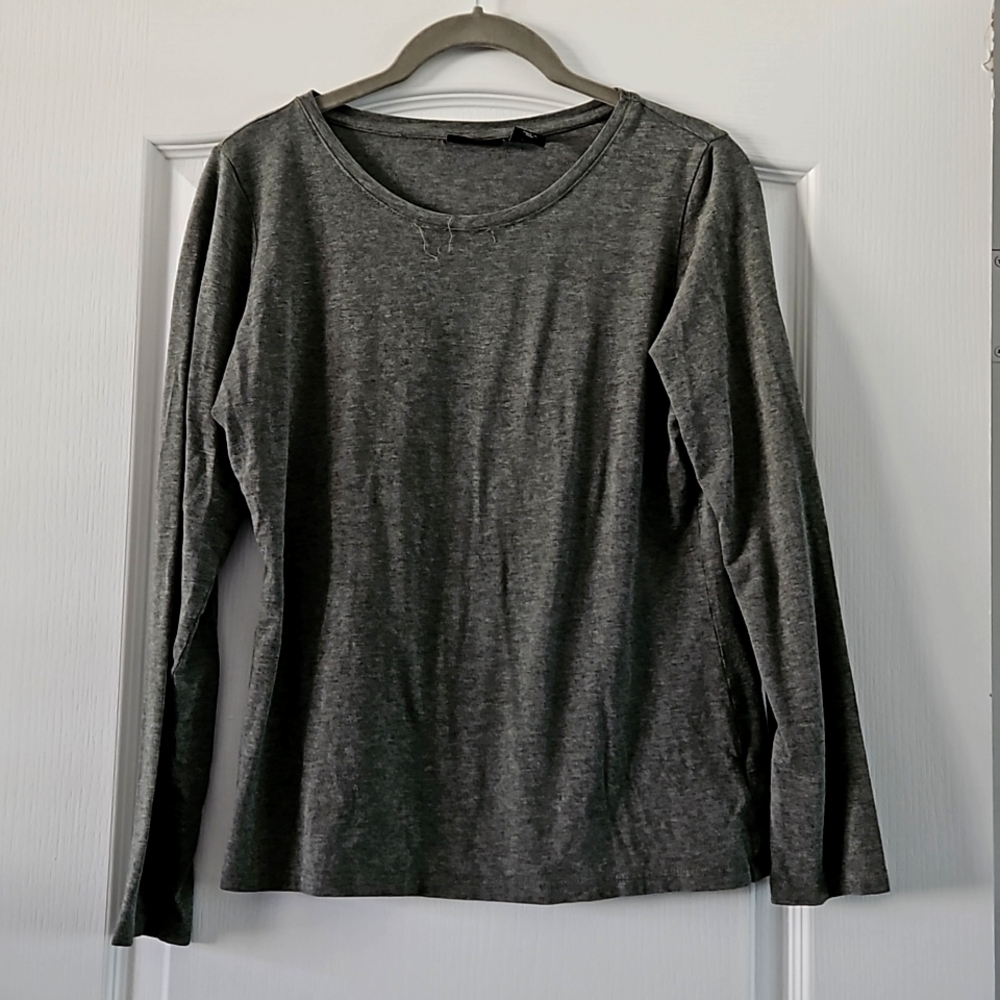 Jones New York dark gray long sleeve top size medium round neckline